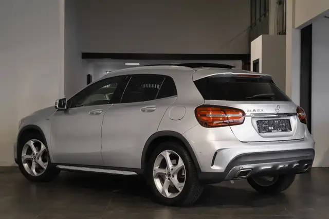 Mercedes-Benz GLA 200 – 4